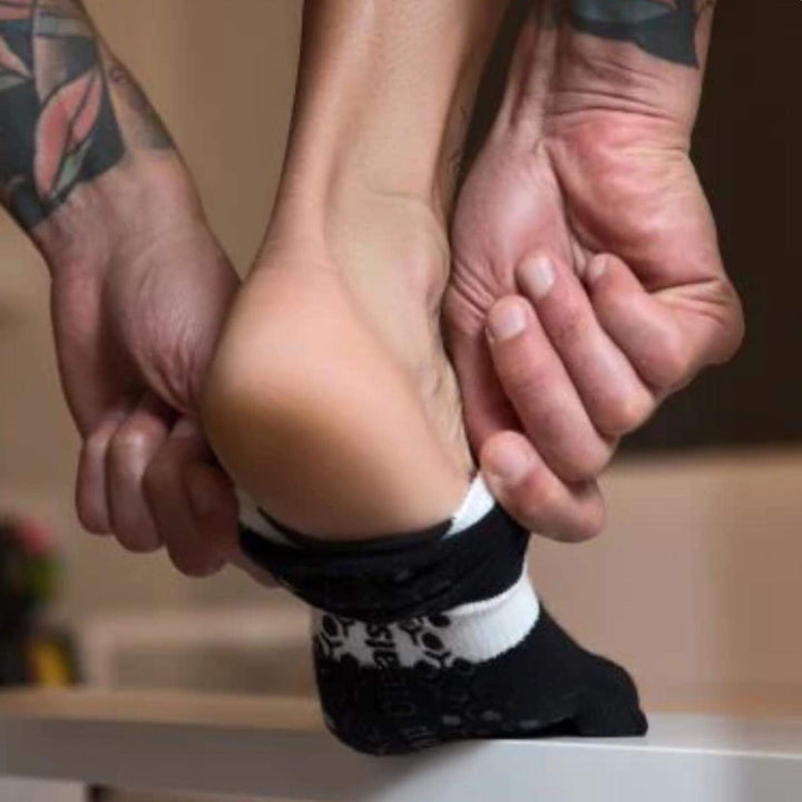 Clap Cleats v3 Tuxedo 🤵🏽 Edition (2 pairs) White Finish & Black Finish